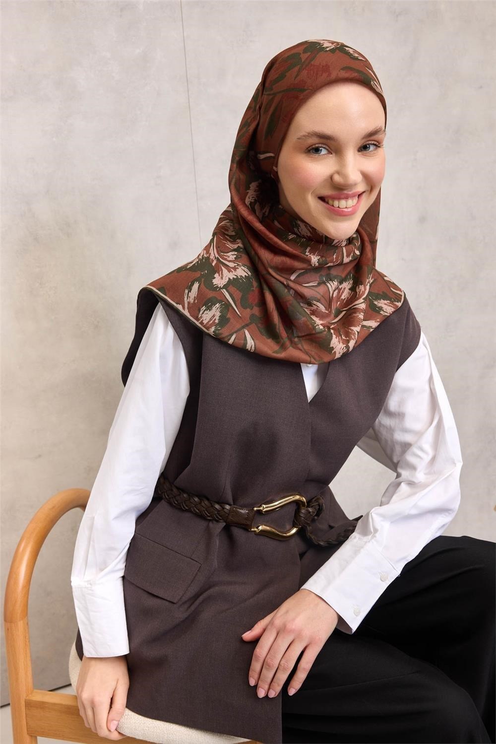 Pamuk Polyester Eşarp Kiremit Büyük Papatya Desenli Soft Dokulu Kaymaz 90x90
