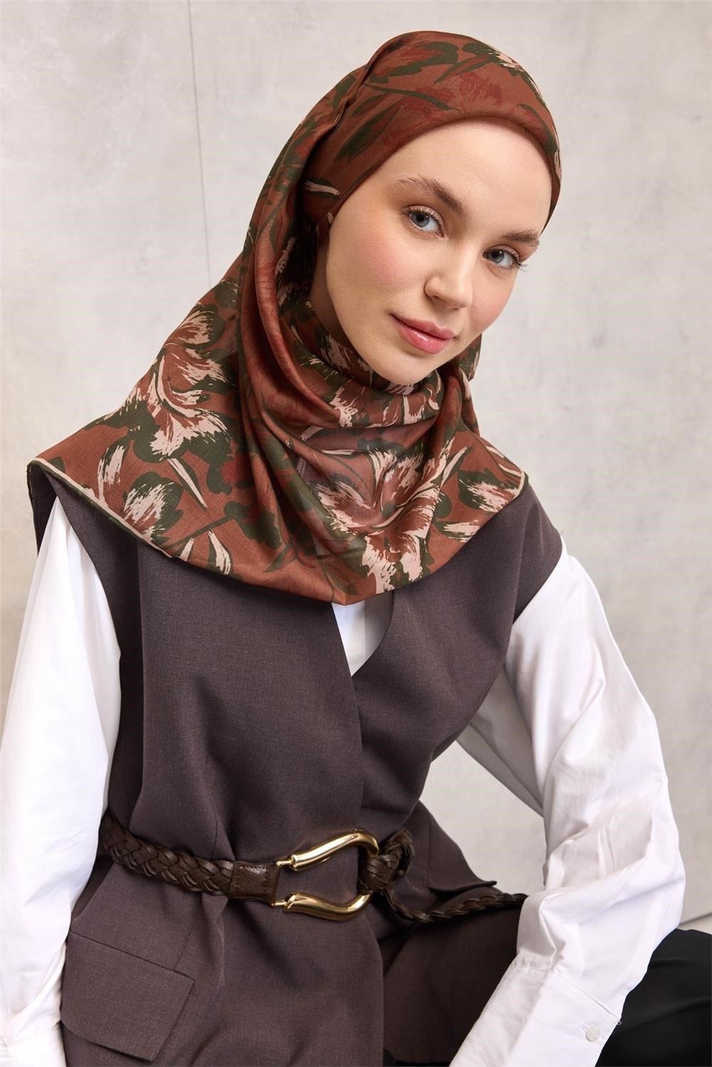 Pamuk Polyester Eşarp Kiremit Büyük Papatya Desenli Soft Dokulu Kaymaz 90x90