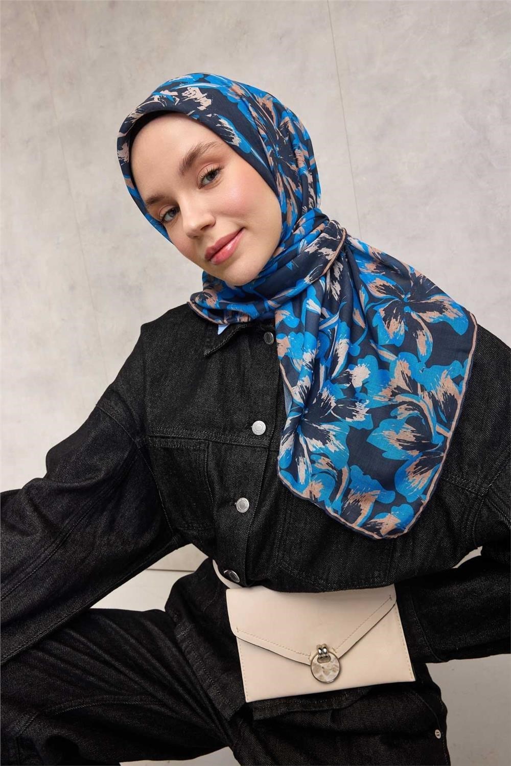 Pamuk Polyester Eşarp Koyu Lacivert Büyük Papatya Desenli Soft Dokulu Kaymaz 90x90