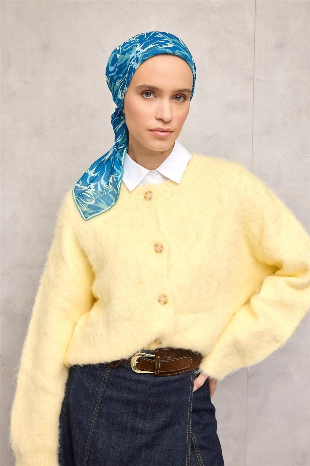 Pamuk Polyester Eşarp Mavi-Butter Yellow Bebe Mavi Pastel Yeşil Botanik Desenli Soft Dokulu Tok Duruşlu 90x90