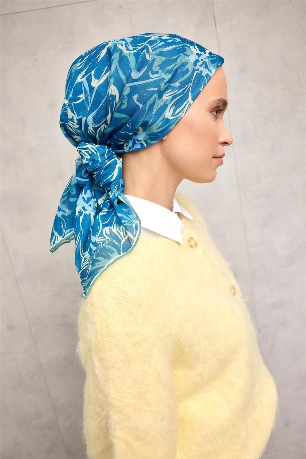 Pamuk Polyester Eşarp Mavi-Butter Yellow Bebe Mavi Pastel Yeşil Botanik Desenli Soft Dokulu Tok Duruşlu 90x90