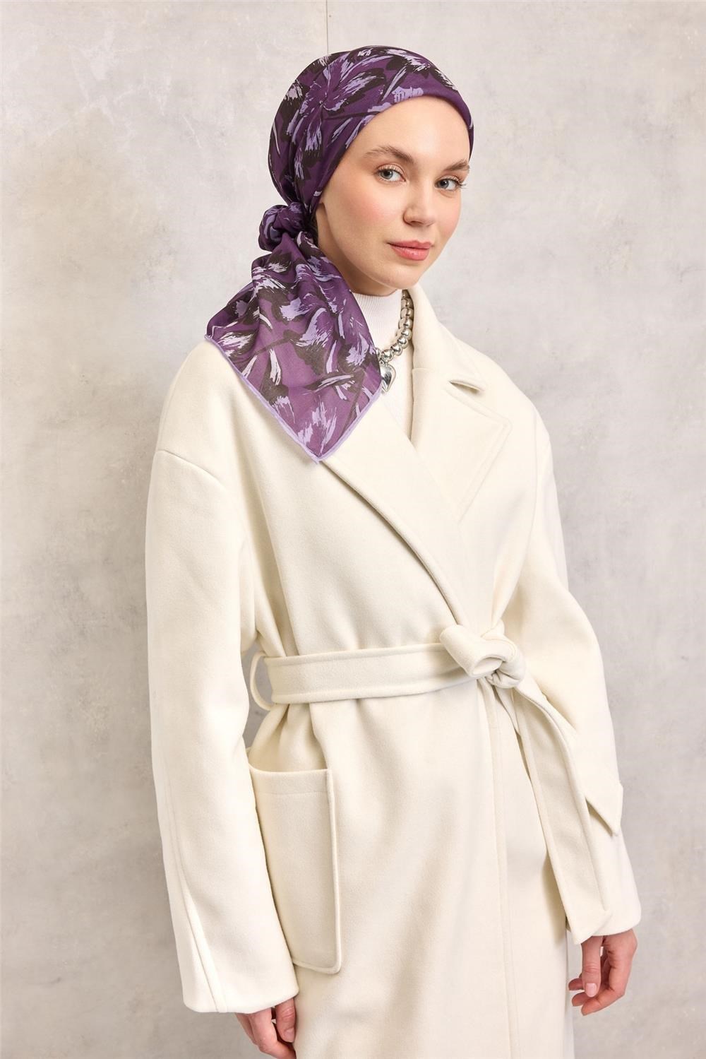 Pamuk Polyester Eşarp Mor Büyük Papatya Desenli Soft Dokulu Kaymaz 90x90