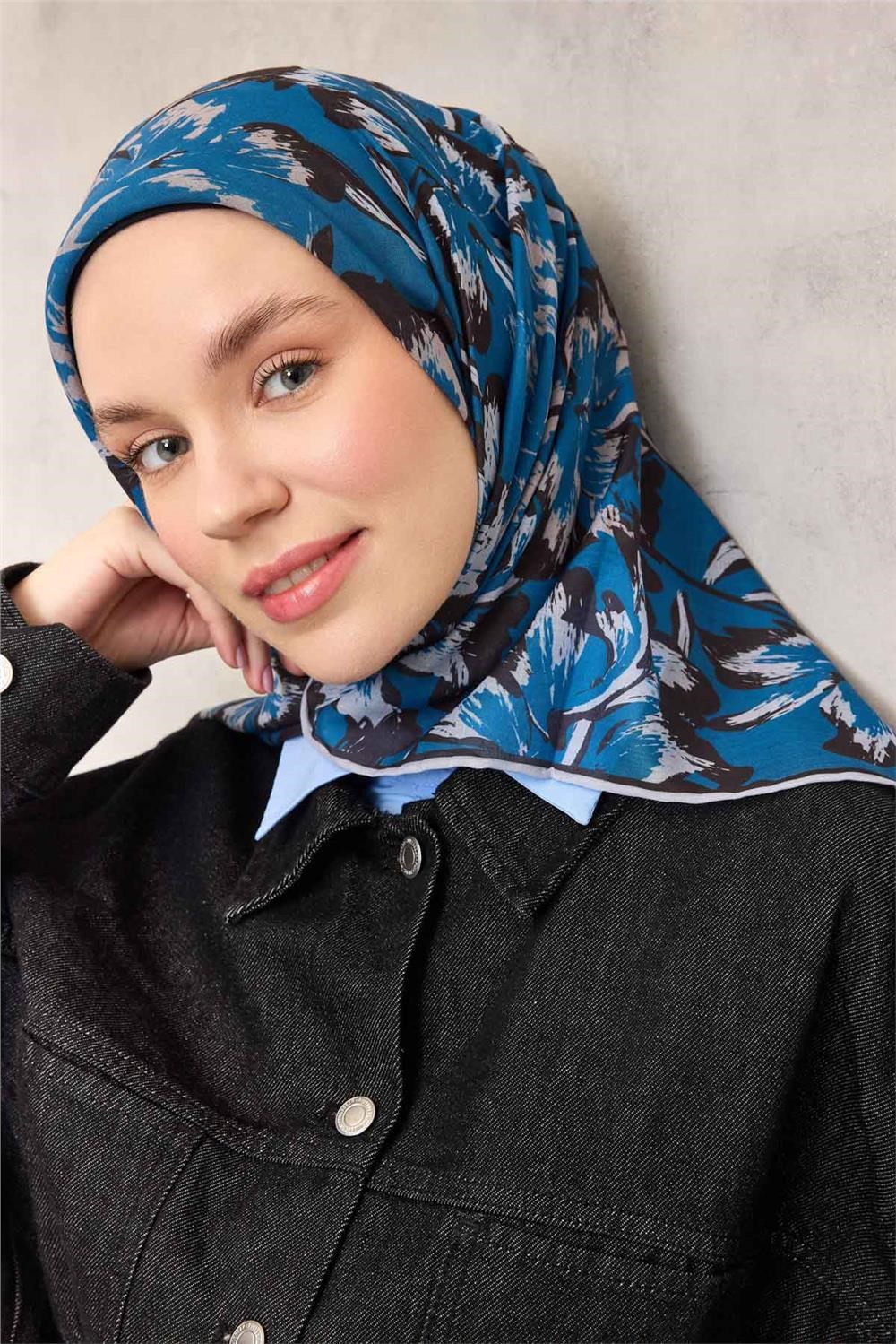 Pamuk Polyester Eşarp Pastel Mavi Büyük Papatya Desenli Soft Dokulu Kaymaz 90x90