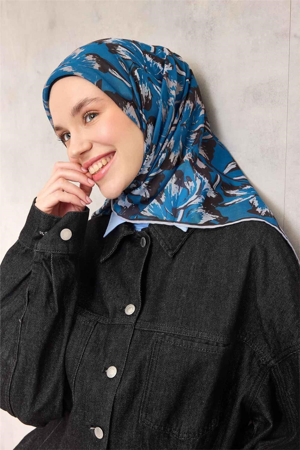 Pamuk Polyester Eşarp Pastel Mavi Büyük Papatya Desenli Soft Dokulu Kaymaz 90x90