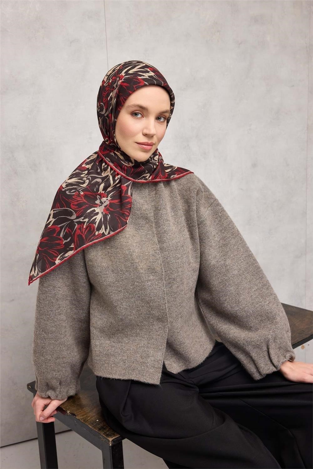 Pamuk Polyester Eşarp Siyah-Kırmızı Bej Vizon Botanik Desenli Soft Dokulu Tok Duruşlu 90x90