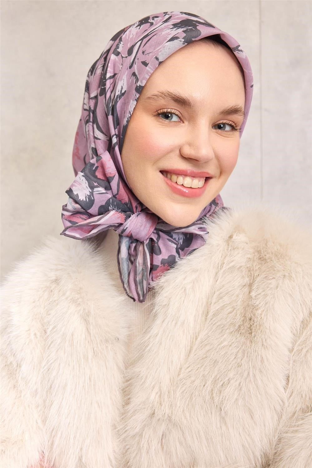 Pamuk Polyester Eşarp Toz Pembe Büyük Papatya Desenli Soft Dokulu Kaymaz 90x90