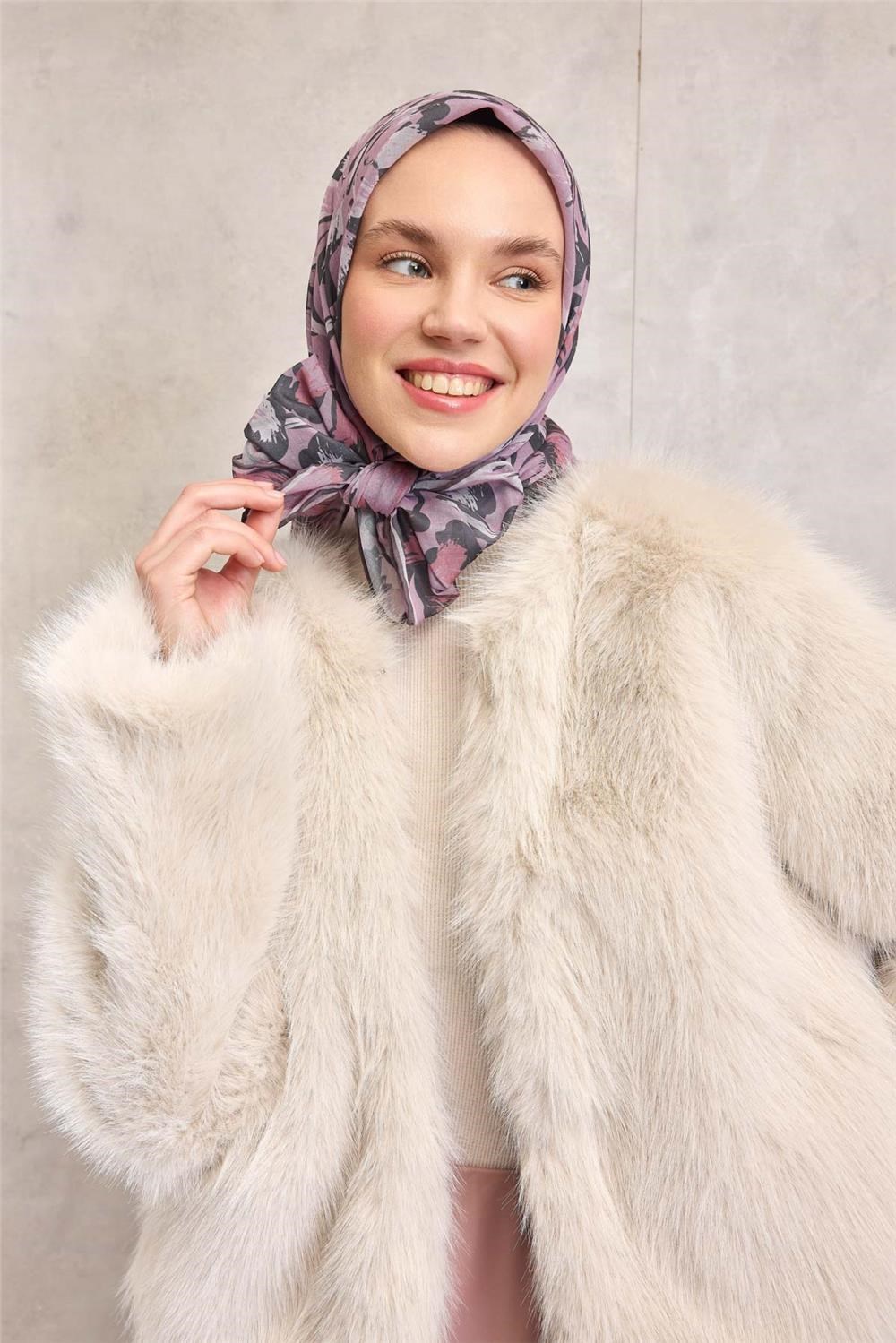 Pamuk Polyester Eşarp Toz Pembe Büyük Papatya Desenli Soft Dokulu Kaymaz 90x90