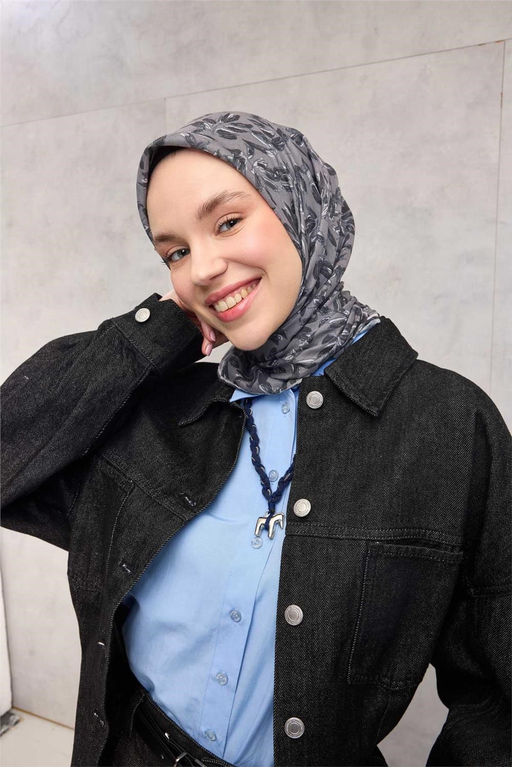 Pamuk Polyester Soft Eşarp Açık Gri Çiçek Desenli Kaymaz Dokulu 90x90