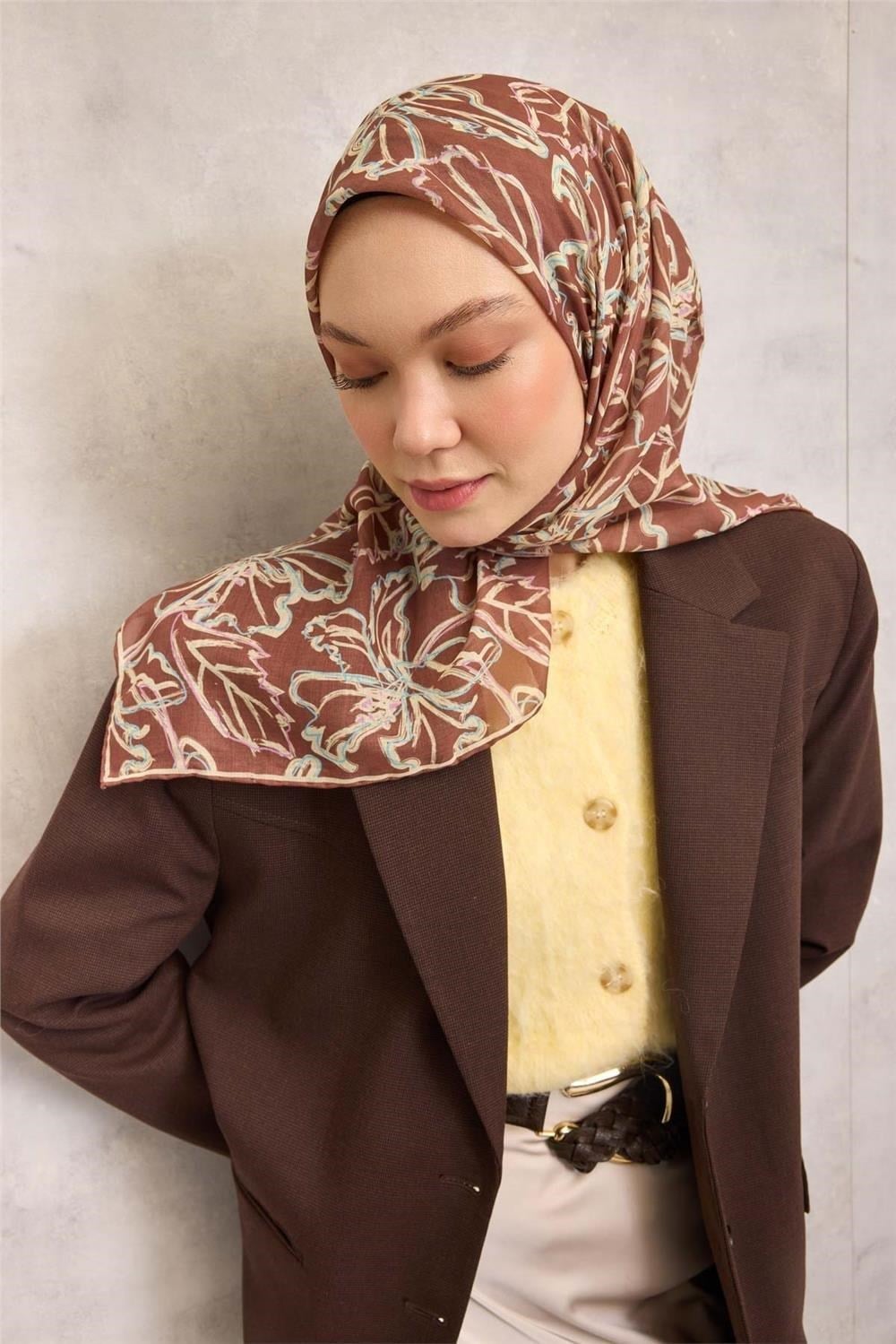 Pamuk Polyester Soft Eşarp Açık Kahverengi Lilium Desenli Kaymaz Dokulu 90x90