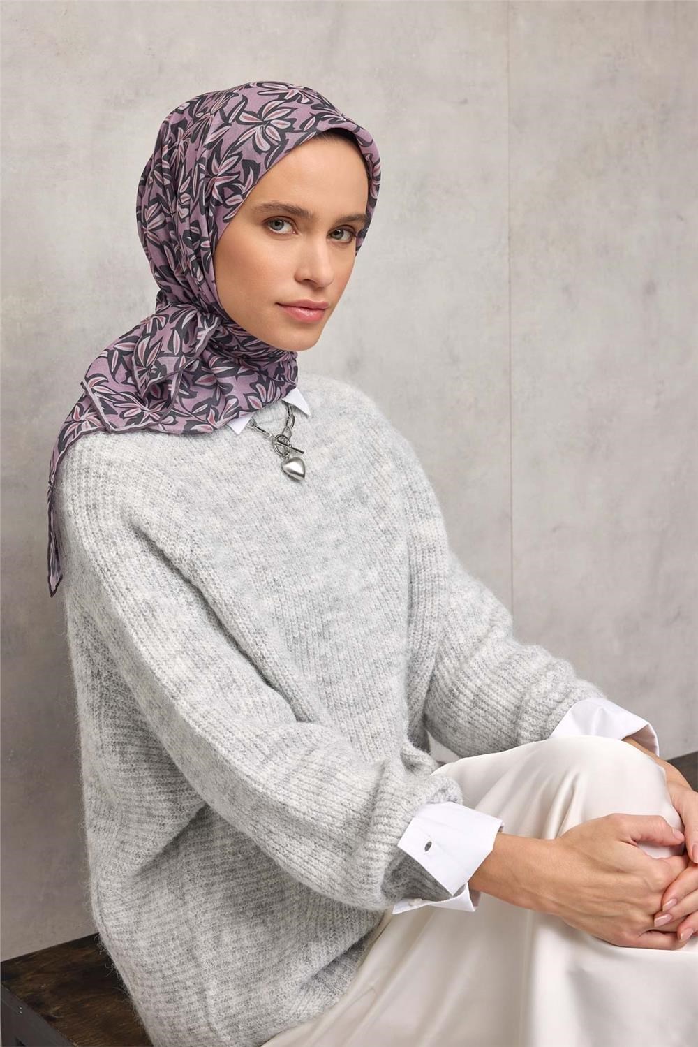 Pamuk Polyester Soft Eşarp Açık Pembe Flora Desenli Kaymaz Dokulu 90x90