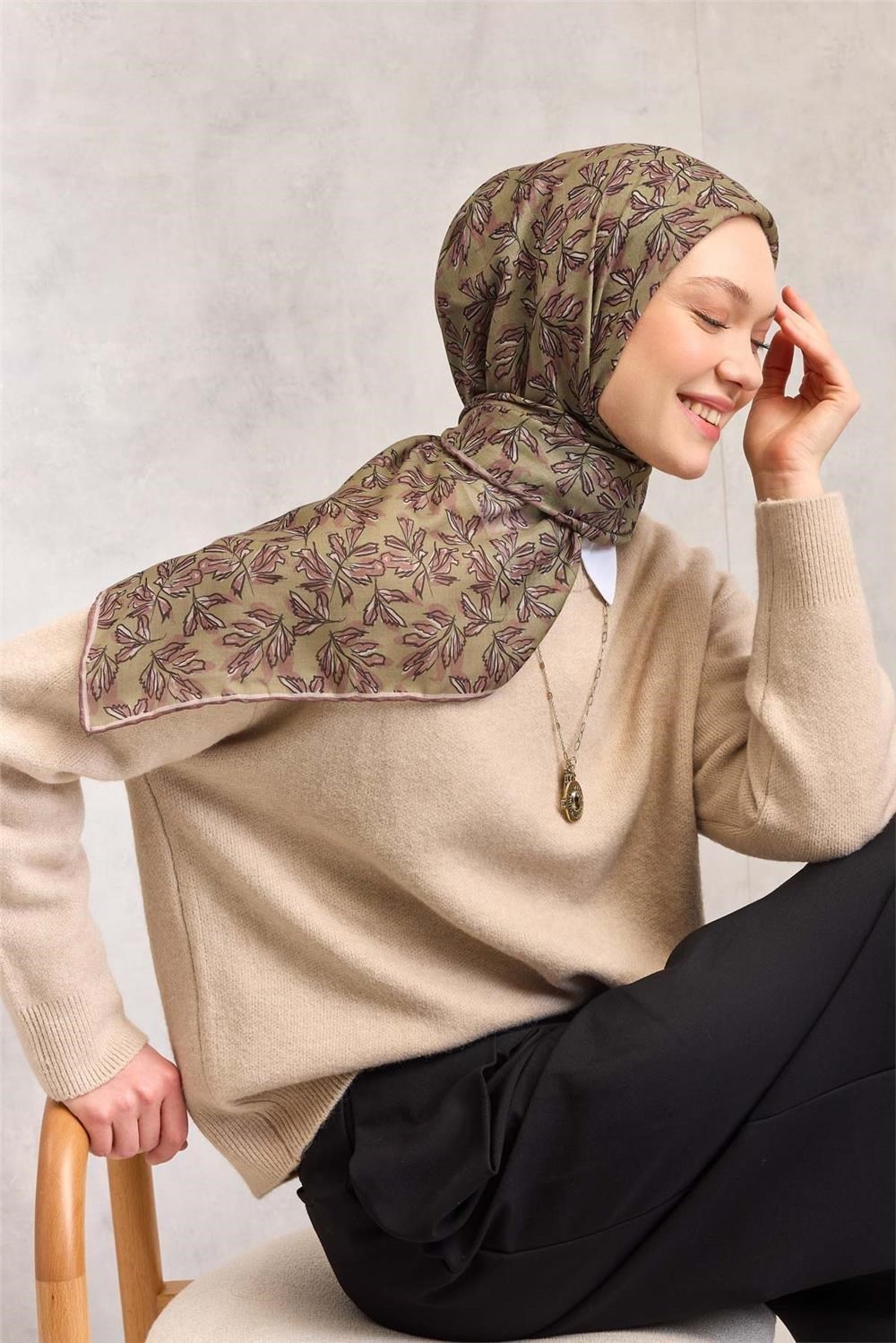 Pamuk Polyester Soft Eşarp Asker Yeşili Çiçek Desenli Kaymaz Dokulu 90x90
