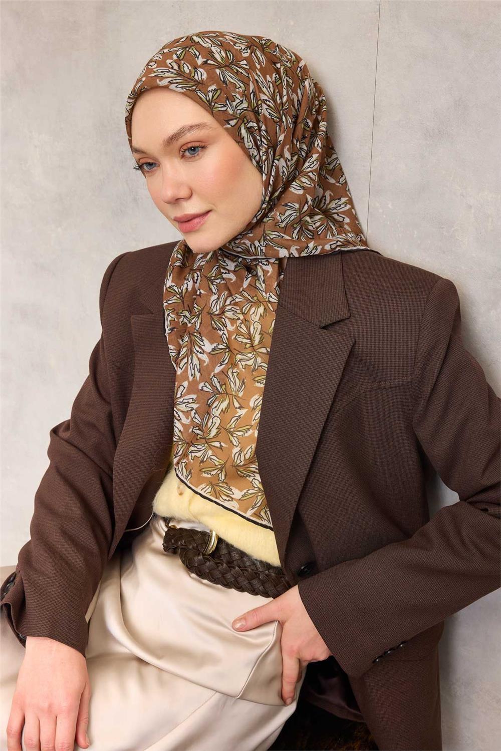 Pamuk Polyester Soft Eşarp Çiçek Desen Hardal Rengi 90*90