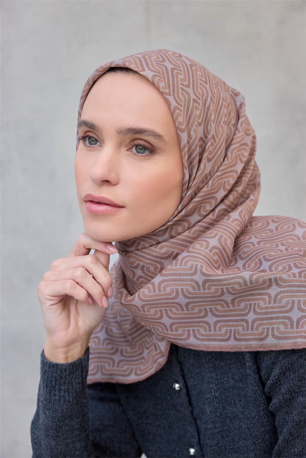 Pamuk Polyester Soft Eşarp Geometrik Desen Koyu Bej 90x90