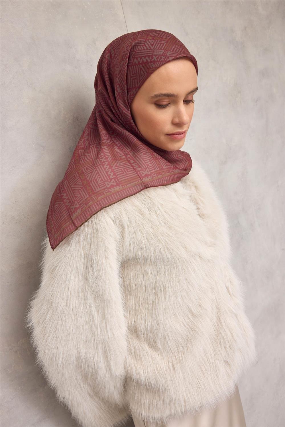 Pamuk Polyester Soft Eşarp Geometrik Desen Vişne Çürüğü 90*90