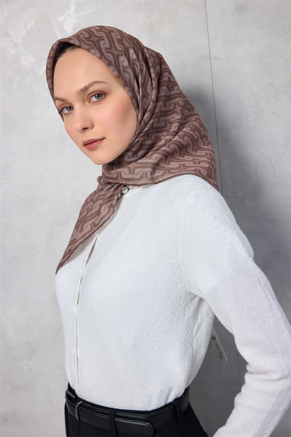 Pamuk Polyester Soft Eşarp Geometrik Desen Sütlü Kahve 90x90