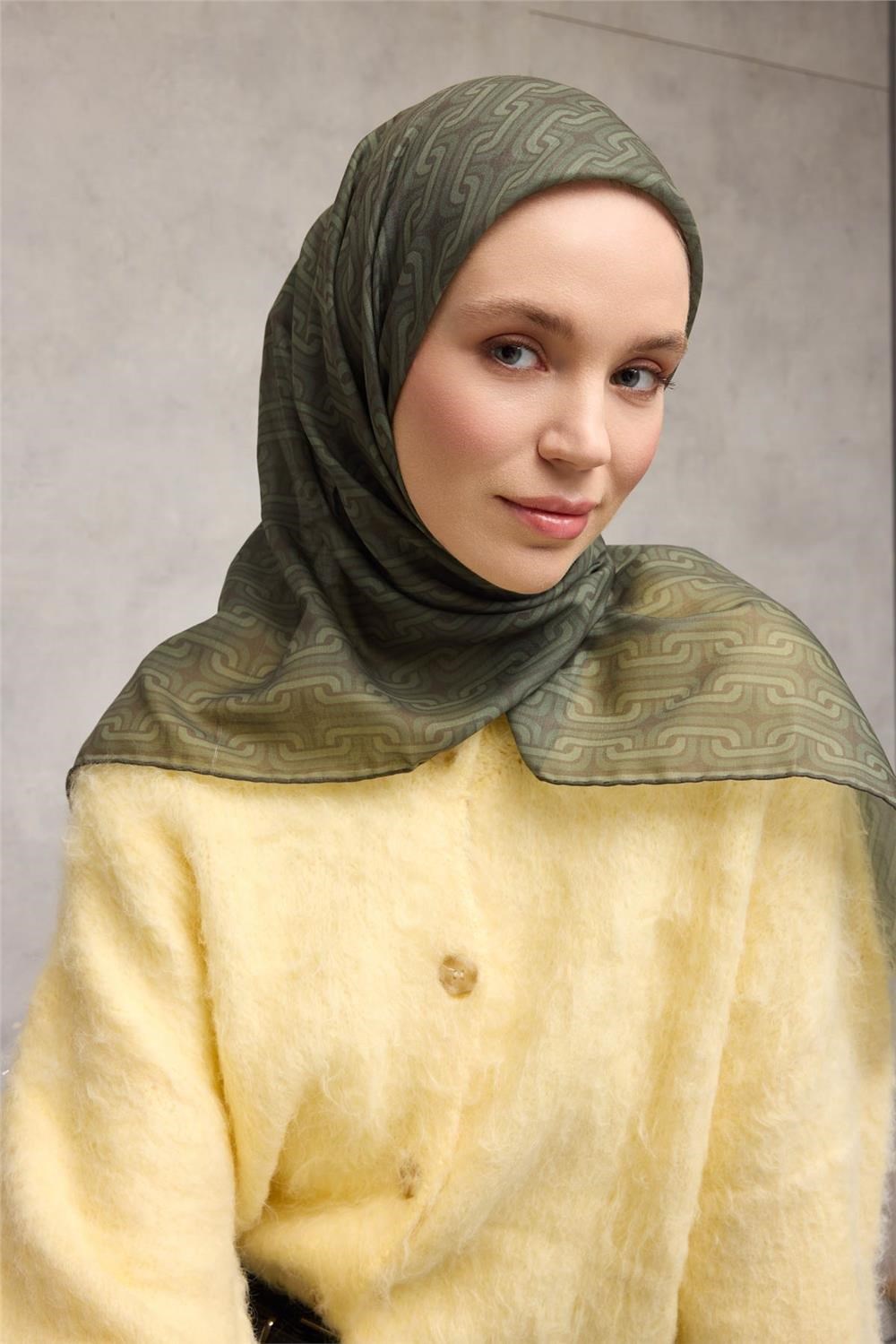 Pamuk Polyester Soft Eşarp Geometrik Desen Zümrüt Yeşili 90x90