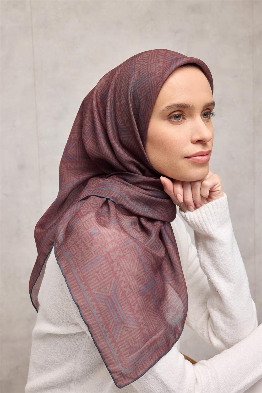 Pamuk Polyester Soft Eşarp Geometrik Desen Vişne 90*90