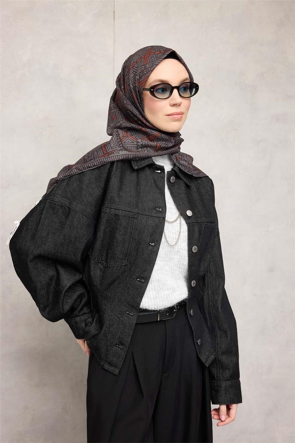 Pamuk Polyester Soft Eşarp Gri Geometrik Desenli Kaymaz Dokulu Tok Duruşlu 90x90