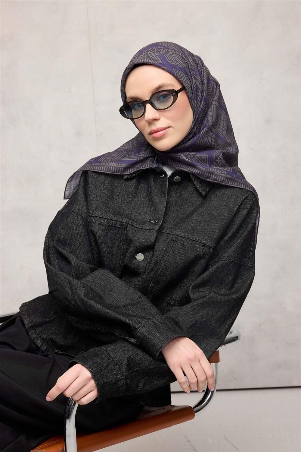 Pamuk Polyester Soft Eşarp Gri Yeşil Geometrik Desenli Kaymaz Dokulu Tok Duruşlu 90x90