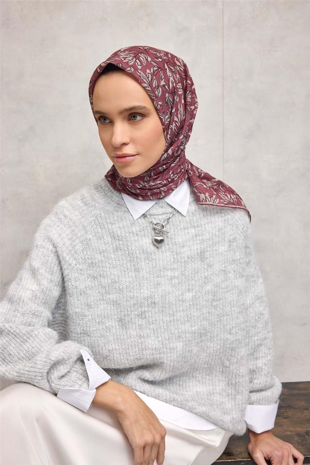 Pamuk Polyester Soft Eşarp Gül Kurusu Çiçek Desenli Kaymaz Dokulu 90x90