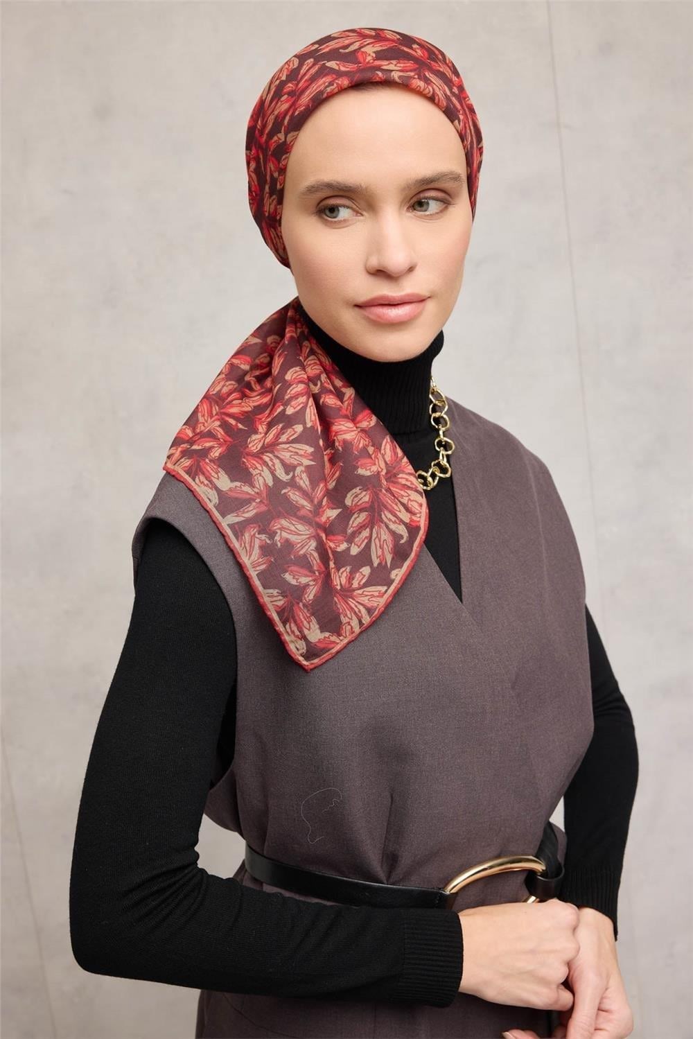 Pamuk Polyester Soft Eşarp Kahverengi Çiçek Desenli Kaymaz Dokulu 90x90