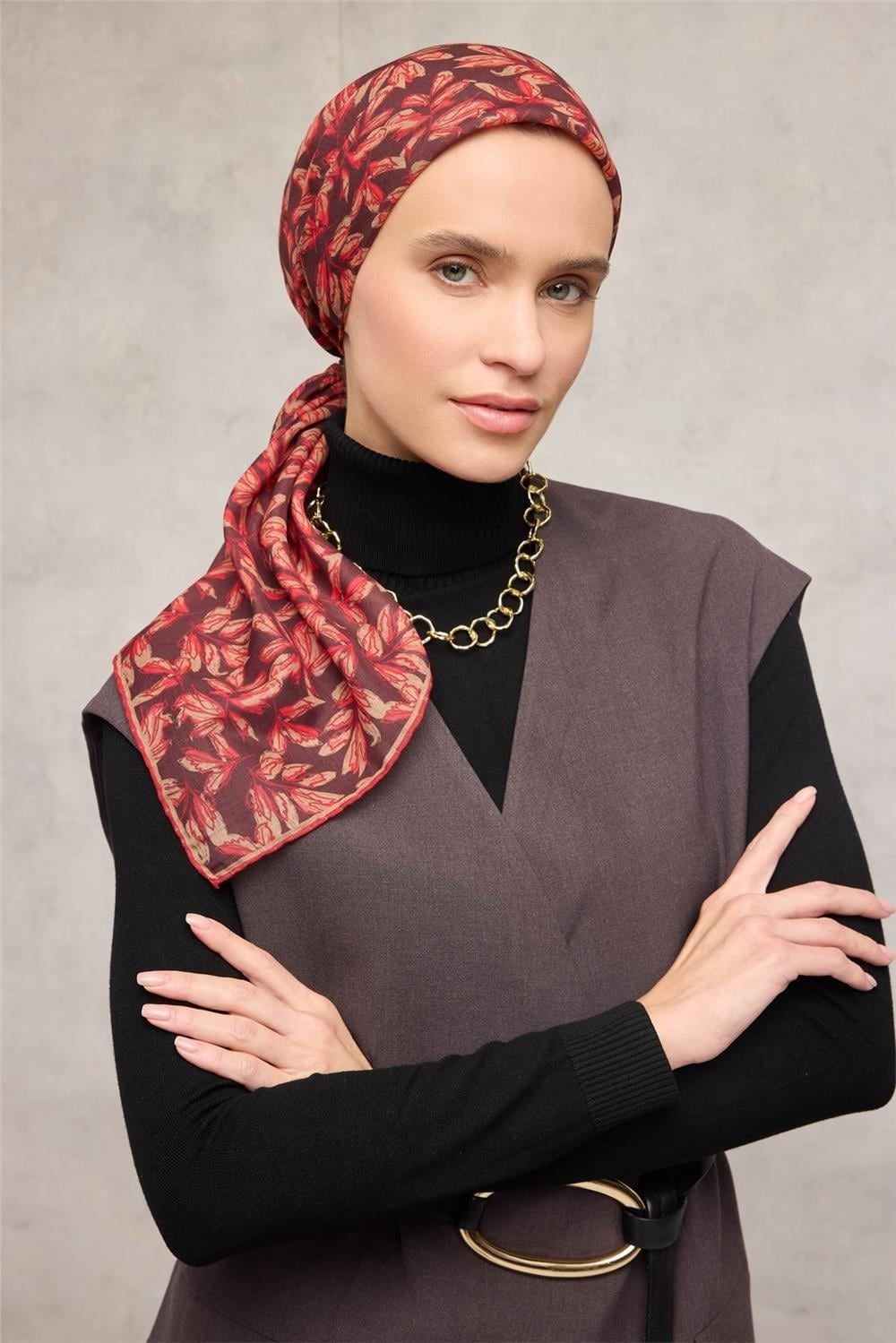 Pamuk Polyester Soft Eşarp Kahverengi Çiçek Desenli Kaymaz Dokulu 90x90