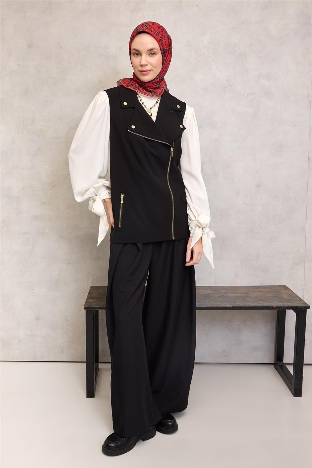 Pamuk Polyester Soft Eşarp Kırmızı Zemin Vizon-Siyah Lilyum Desenli Kaymaz Tok Duruşlu 90x90