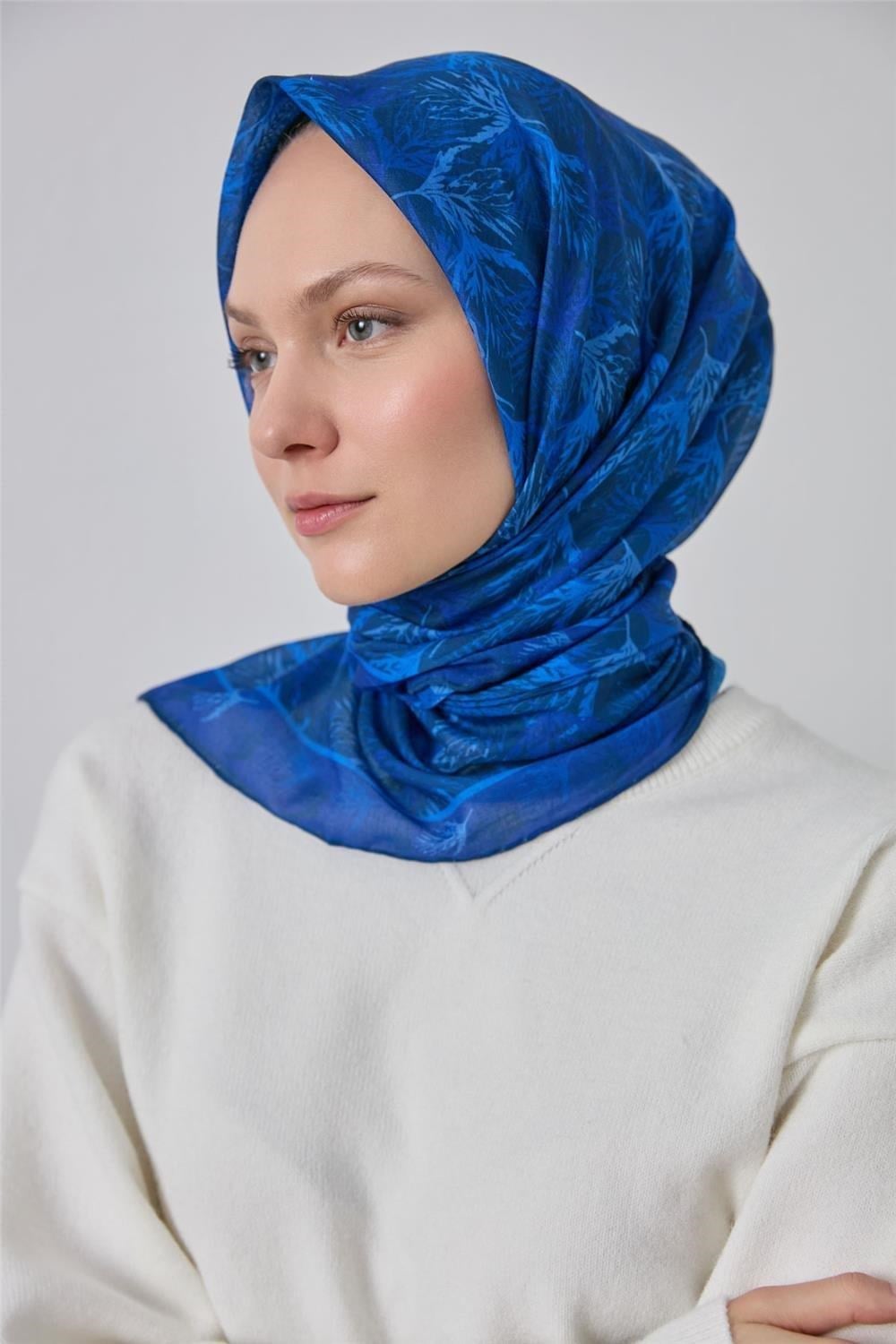Pamuk Polyester Soft Eşarp Koyu Lacivert Yaprak Desen 90*90