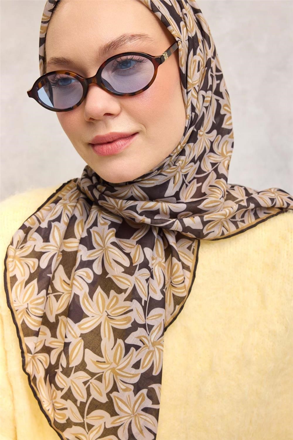 Pamuk Polyester Soft Eşarp Koyu Siyah Flora Desenli Kaymaz Dokulu 90x90