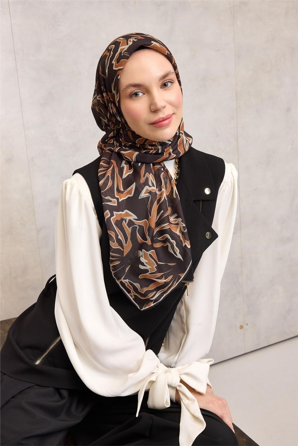 Pamuk Polyester Soft Eşarp Koyu Siyah Soyut Desenli Nefes Alan Hafif 90x90