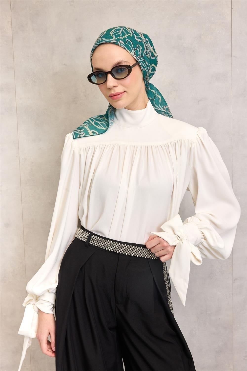 Pamuk Polyester Soft Eşarp Patina Yeşili Lilium Desenli Kaymaz Dokulu 90x90