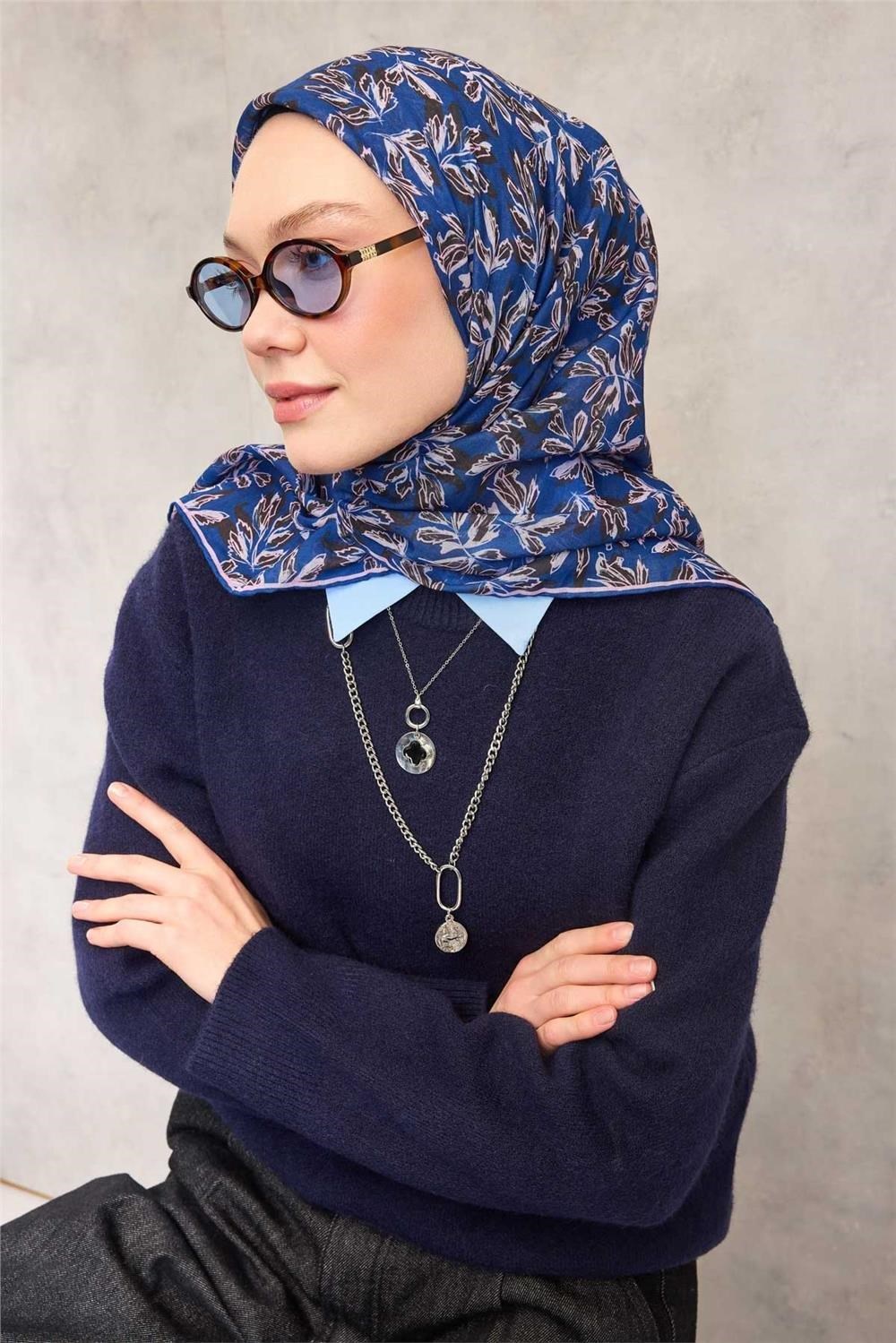 Pamuk Polyester Soft Eşarp Saks Mavisi Çiçek Desenli Kaymaz Dokulu 90x90