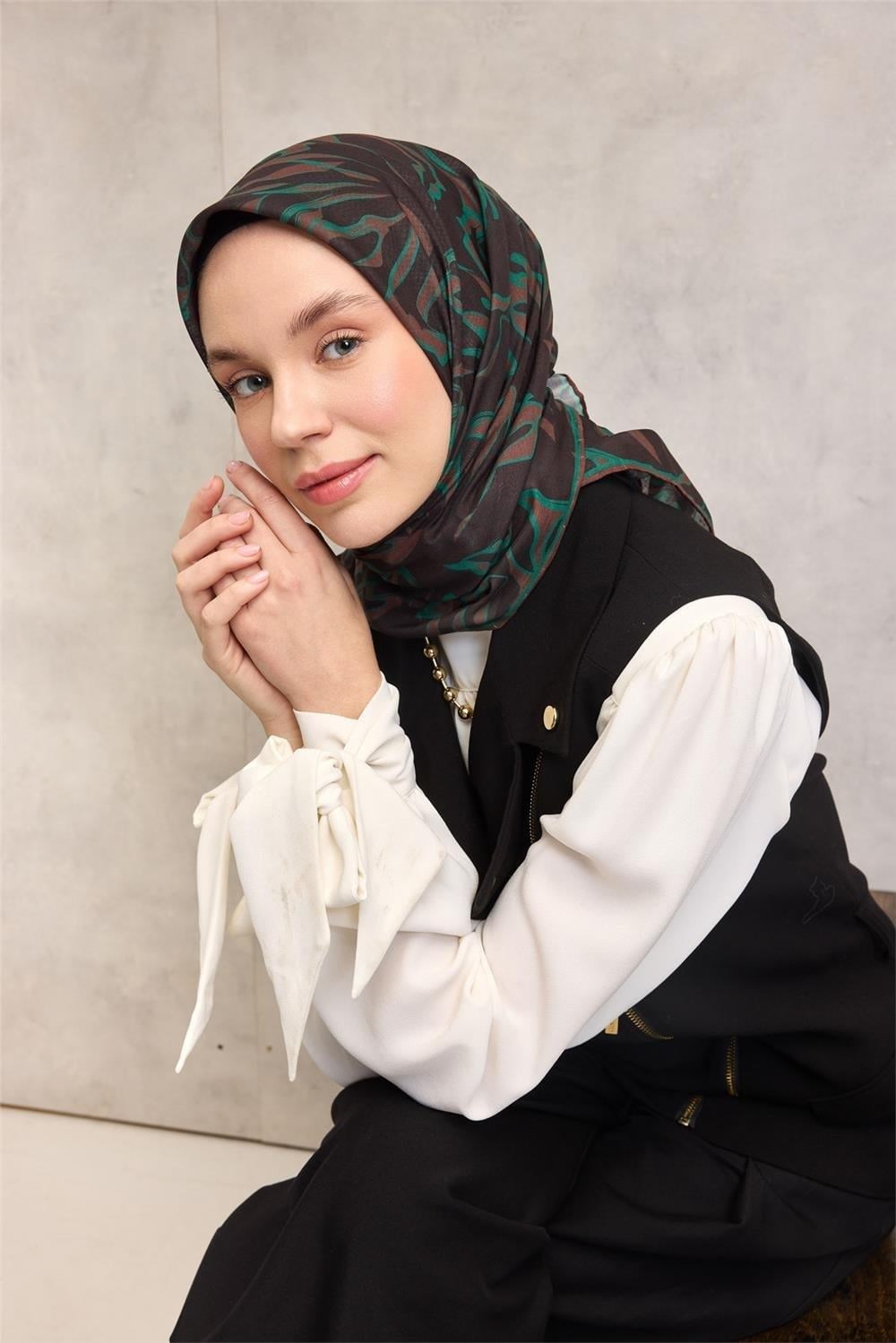 Pamuk Polyester Soft Eşarp Siyah Soyut Desenli Nefes Alan Hafif 90x90