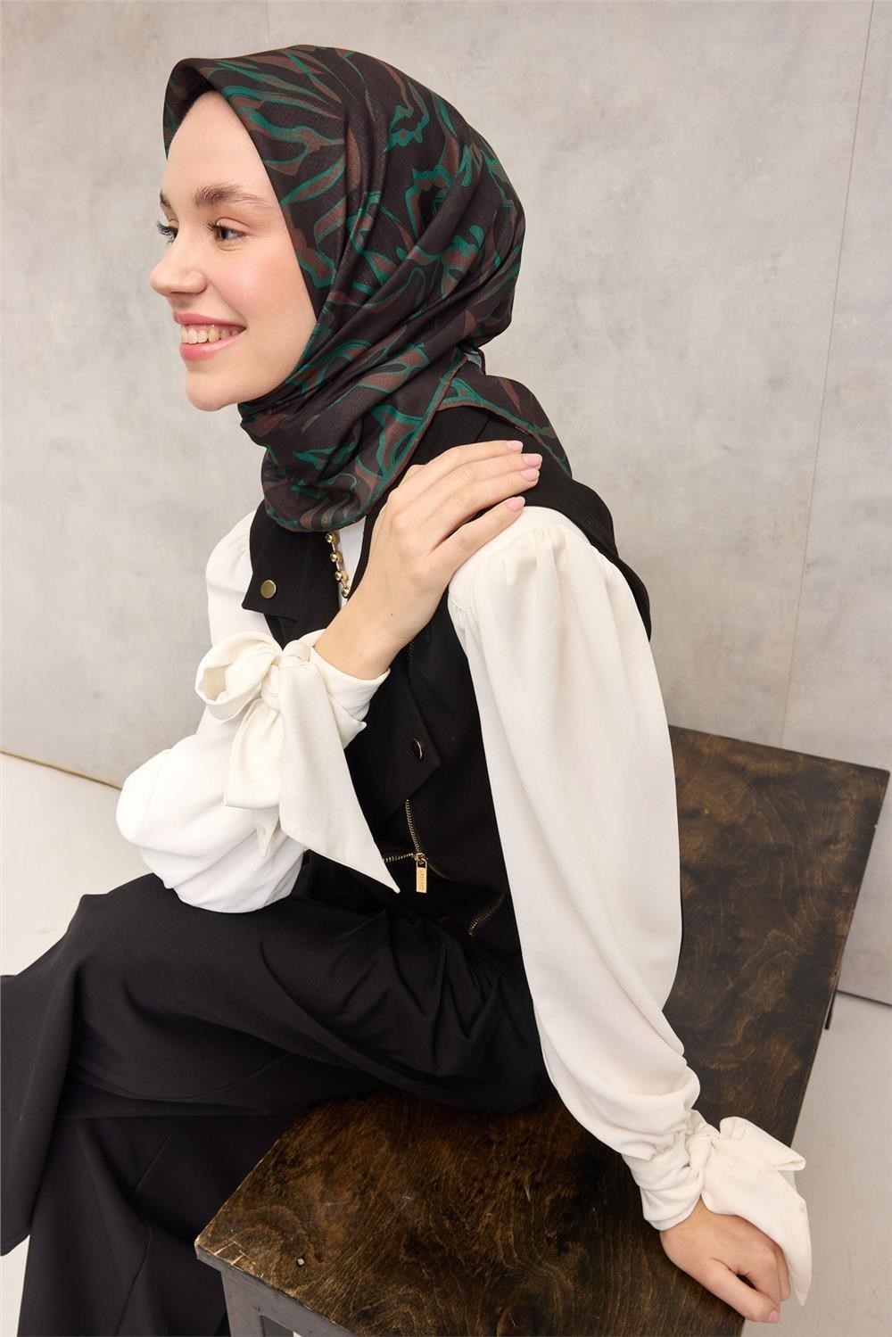Pamuk Polyester Soft Eşarp Siyah Soyut Desenli Nefes Alan Hafif 90x90
