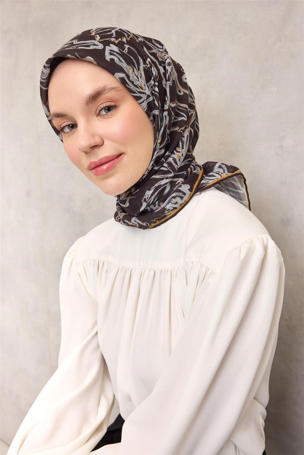 Pamuk Polyester Soft Eşarp Soluk Hardal Lilyum Desenli Tok Duruşlu 90x90