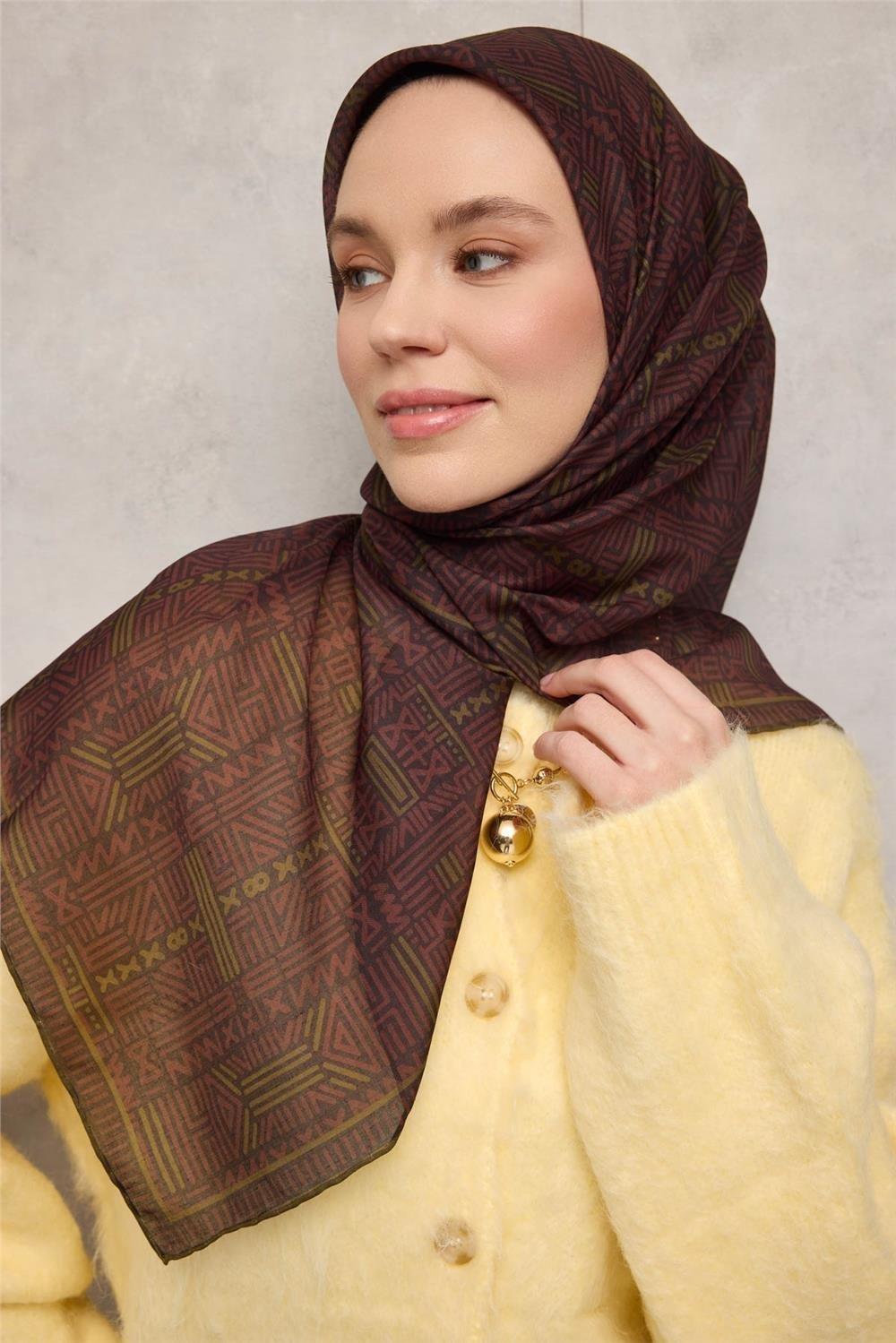 Pamuk Polyester Soft Eşarp Soluk Siyah Geometrik Desenli Kaymaz Dokulu Tok Duruşlu 90x90