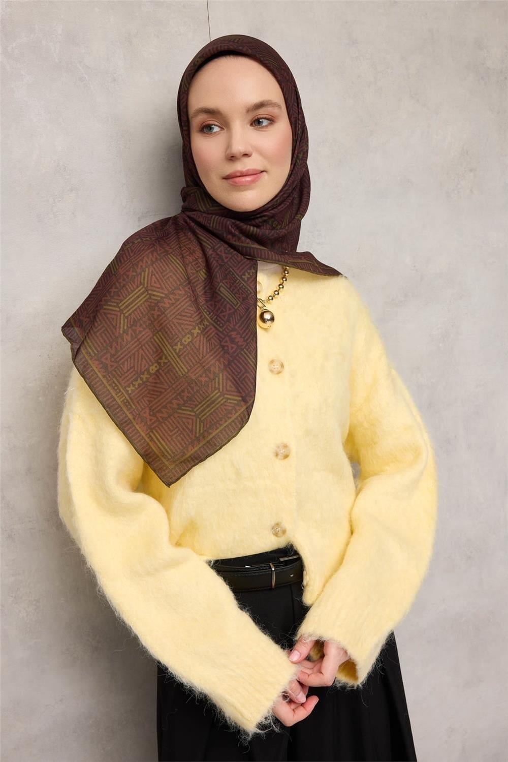 Pamuk Polyester Soft Eşarp Soluk Siyah Geometrik Desenli Kaymaz Dokulu Tok Duruşlu 90x90