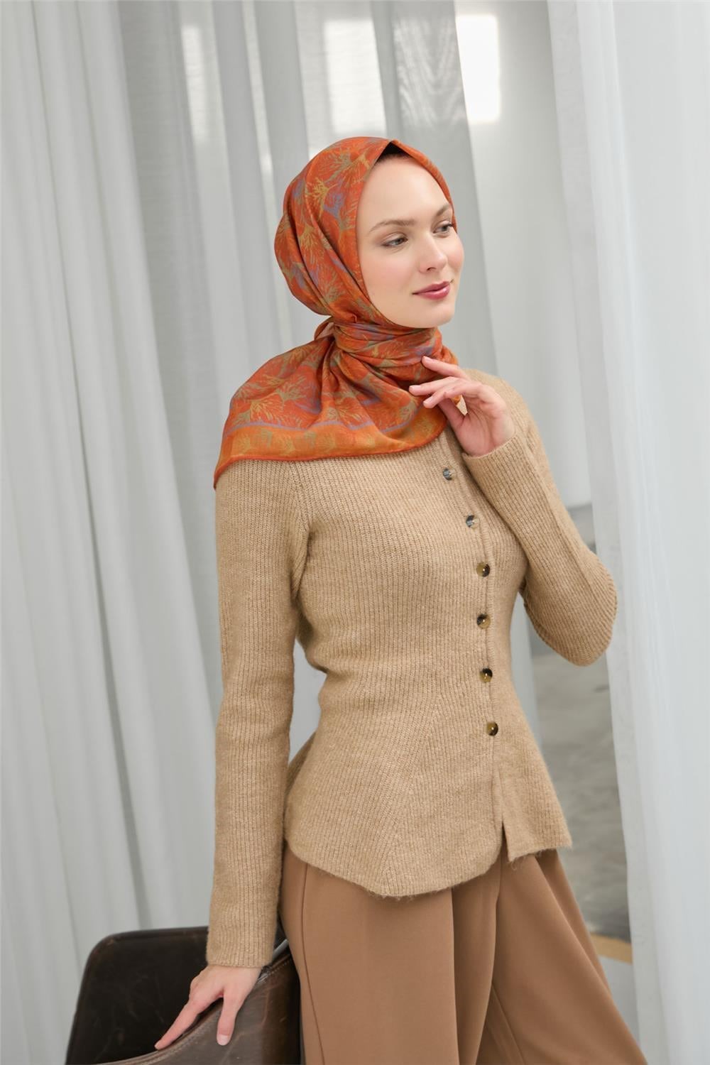 Pamuk Polyester Soft Eşarp Turuncu Yaprak Desen 90*90