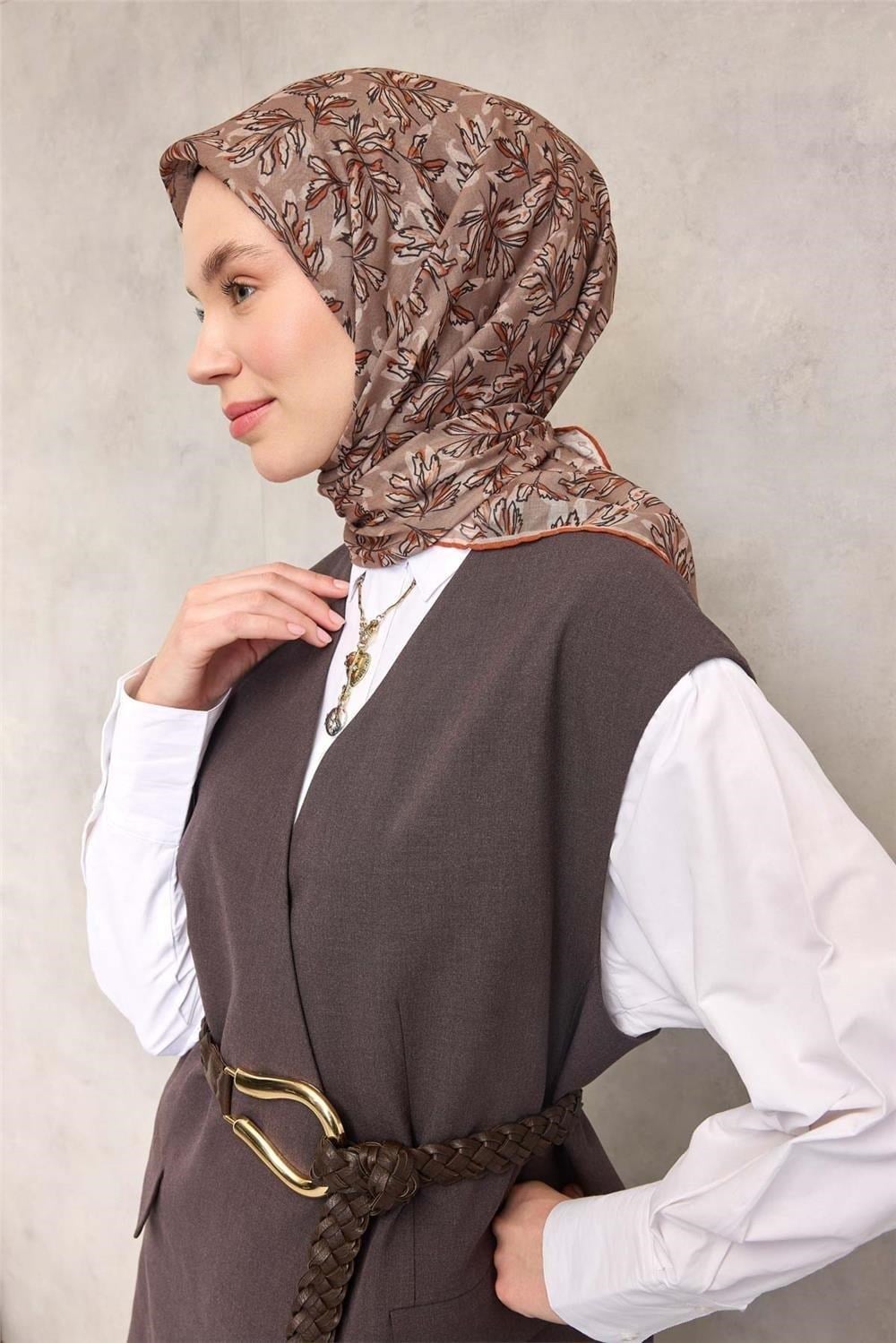 Pamuk Polyester Soft Eşarp Vizon Ton Çiçek Desenli Kaymaz Dokulu 90x90
