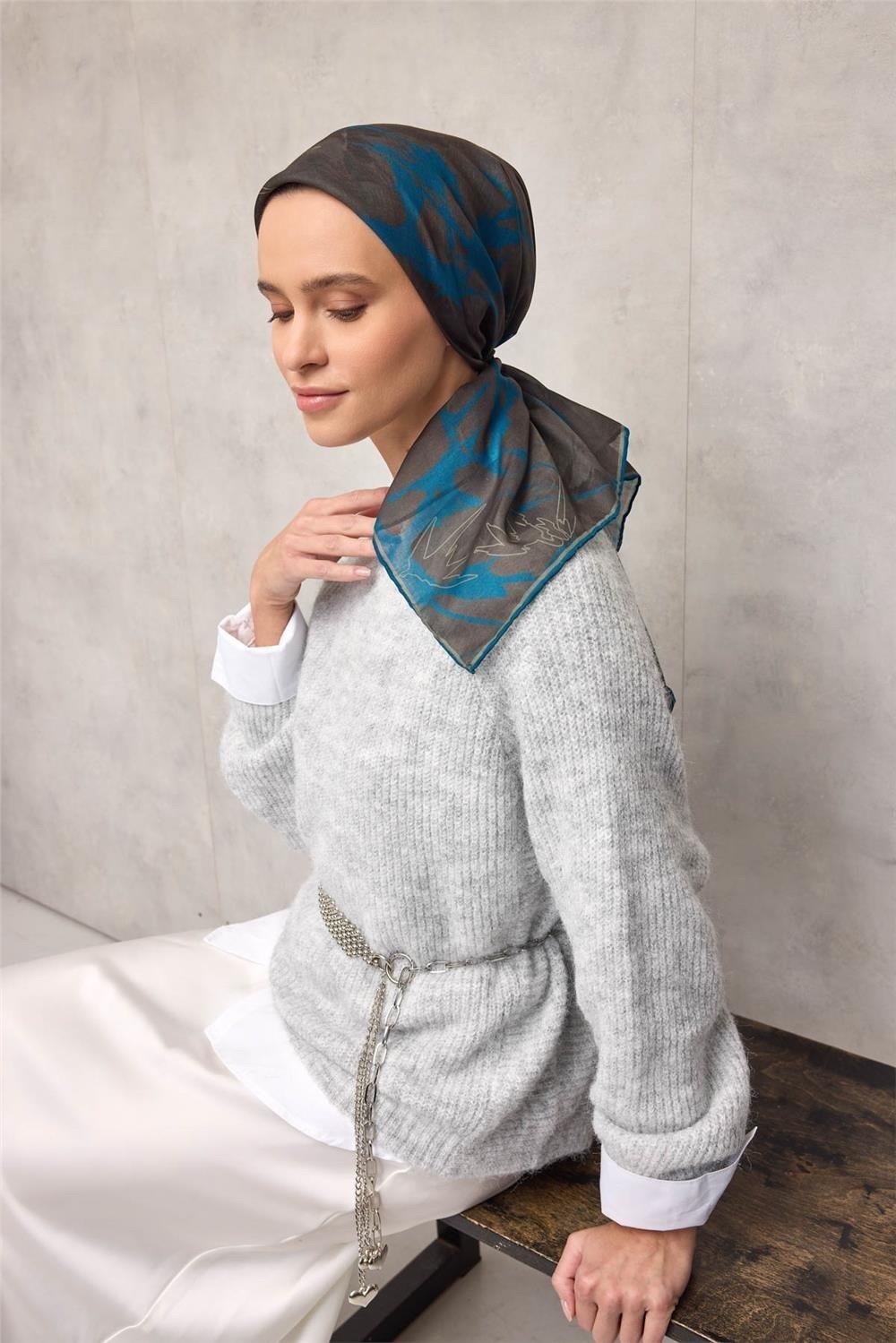 Pamuk Polyester Soft Eşarp Yaprak Desen Antrasit 90x90