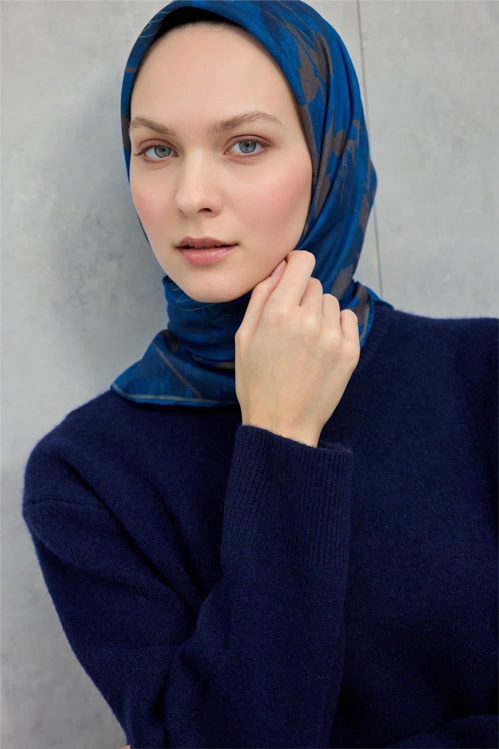 Pamuk Polyester Soft Eşarp Yaprak Desen Petrol Mavisi 90x90