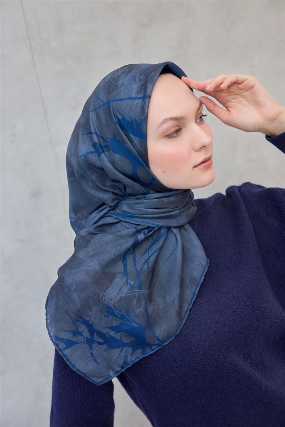 Pamuk Polyester Soft Eşarp Yaprak Desen Indigo 90x90