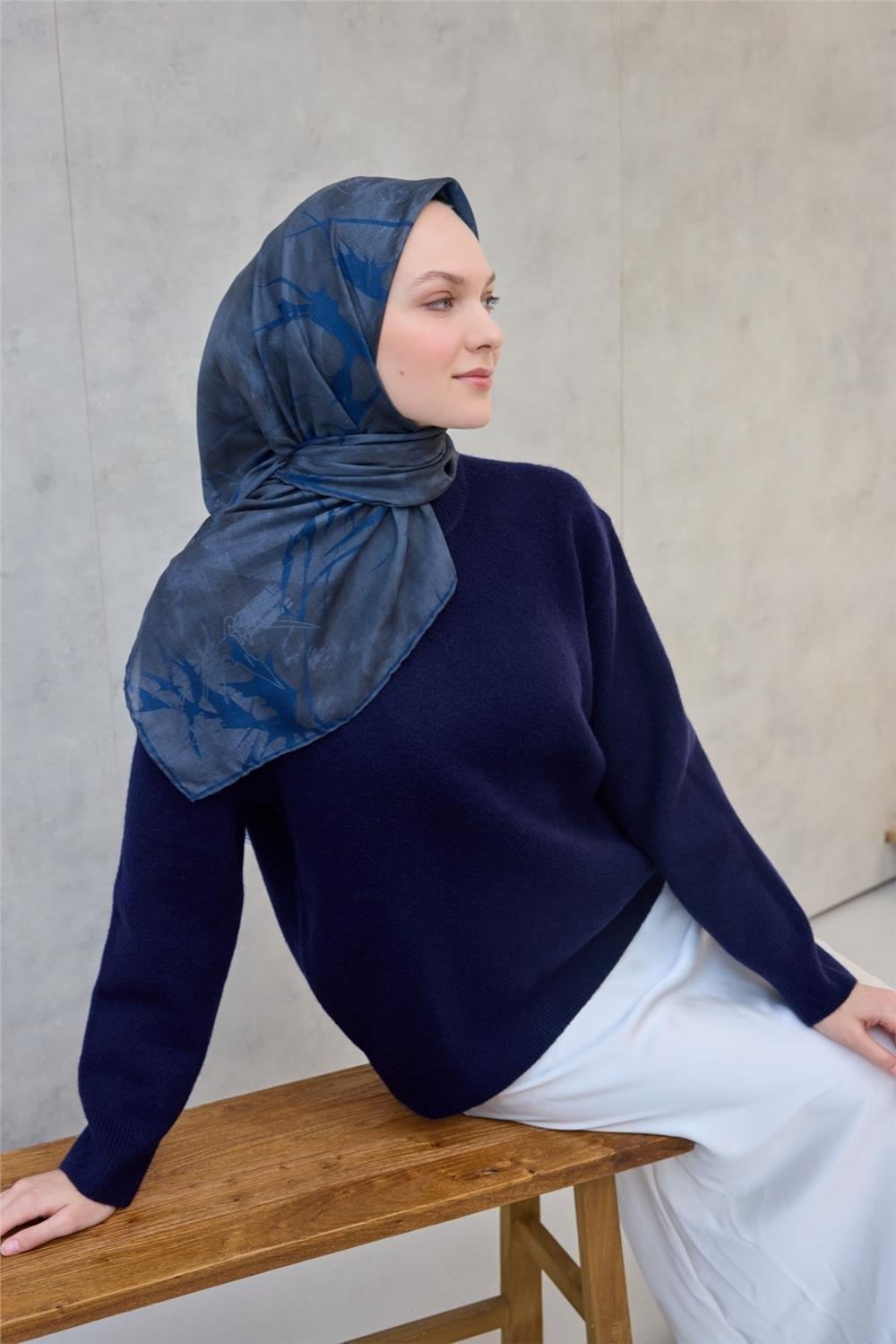 Pamuk Polyester Soft Eşarp Yaprak Desen Indigo 90x90