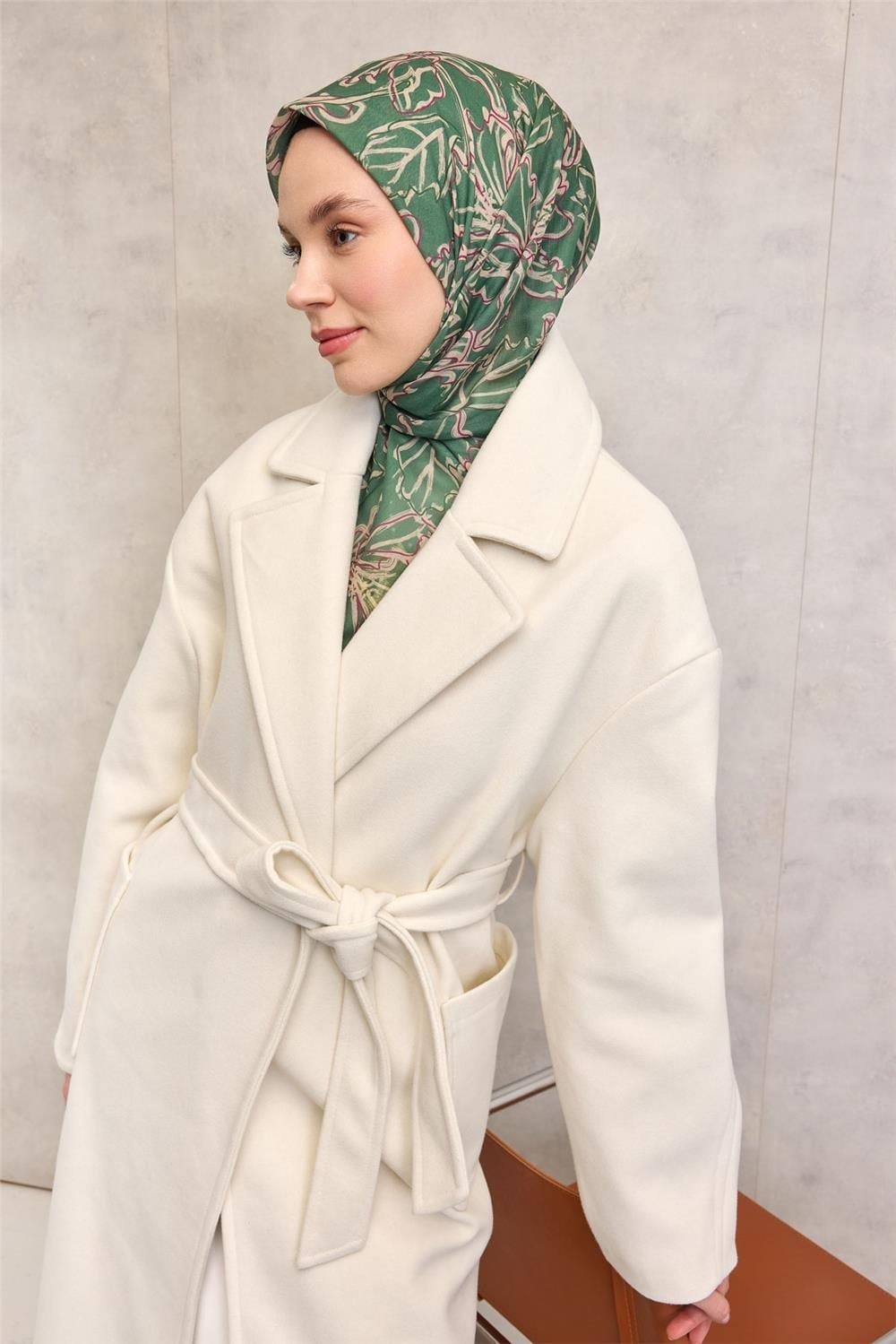 Pamuk Polyester Soft Eşarp Yeşil Lilium Desenli Kaymaz Dokulu 90x90