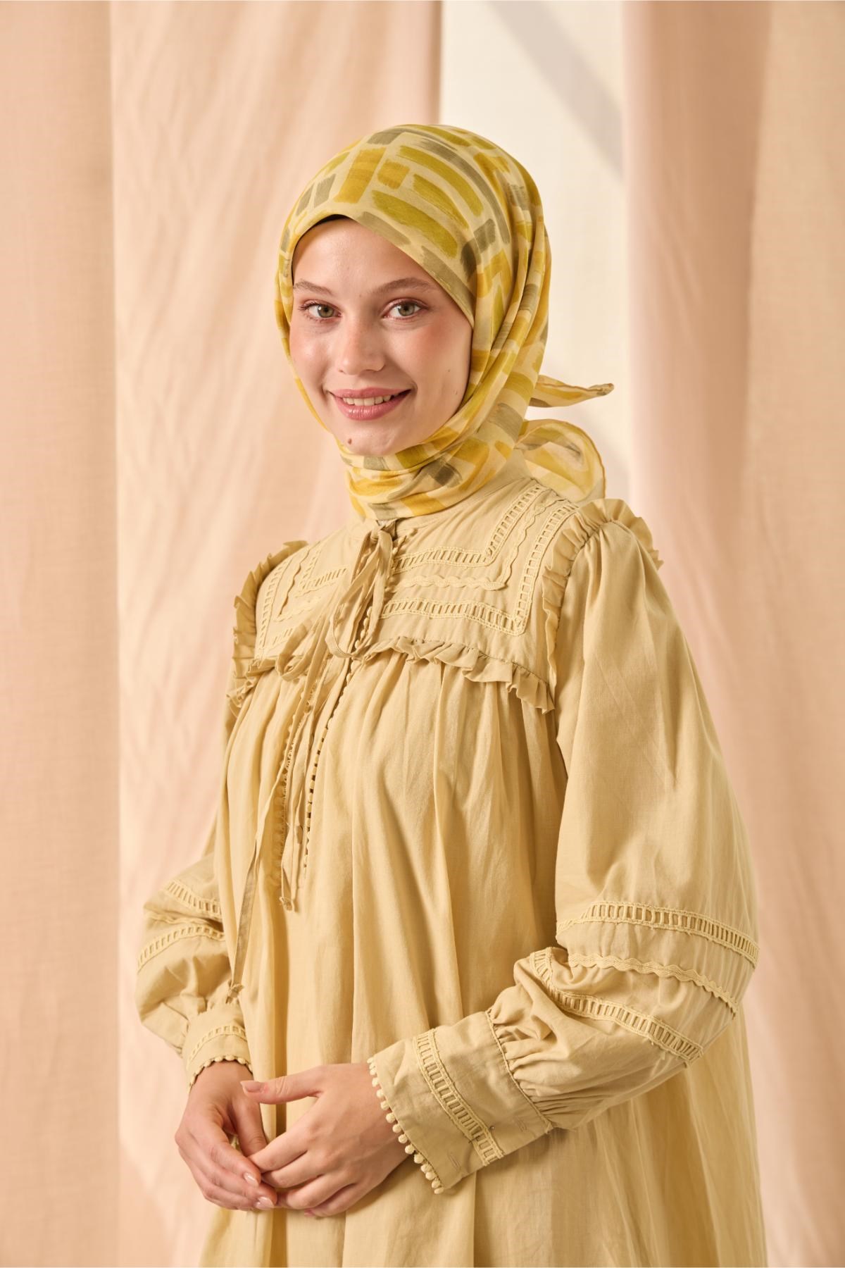 Pamuklu Eşarp Butter Yellow-Asit-Fıstık Yeşili-Koyu Yeşil Desenli Kaymaz Tok Duruşlu 90x90