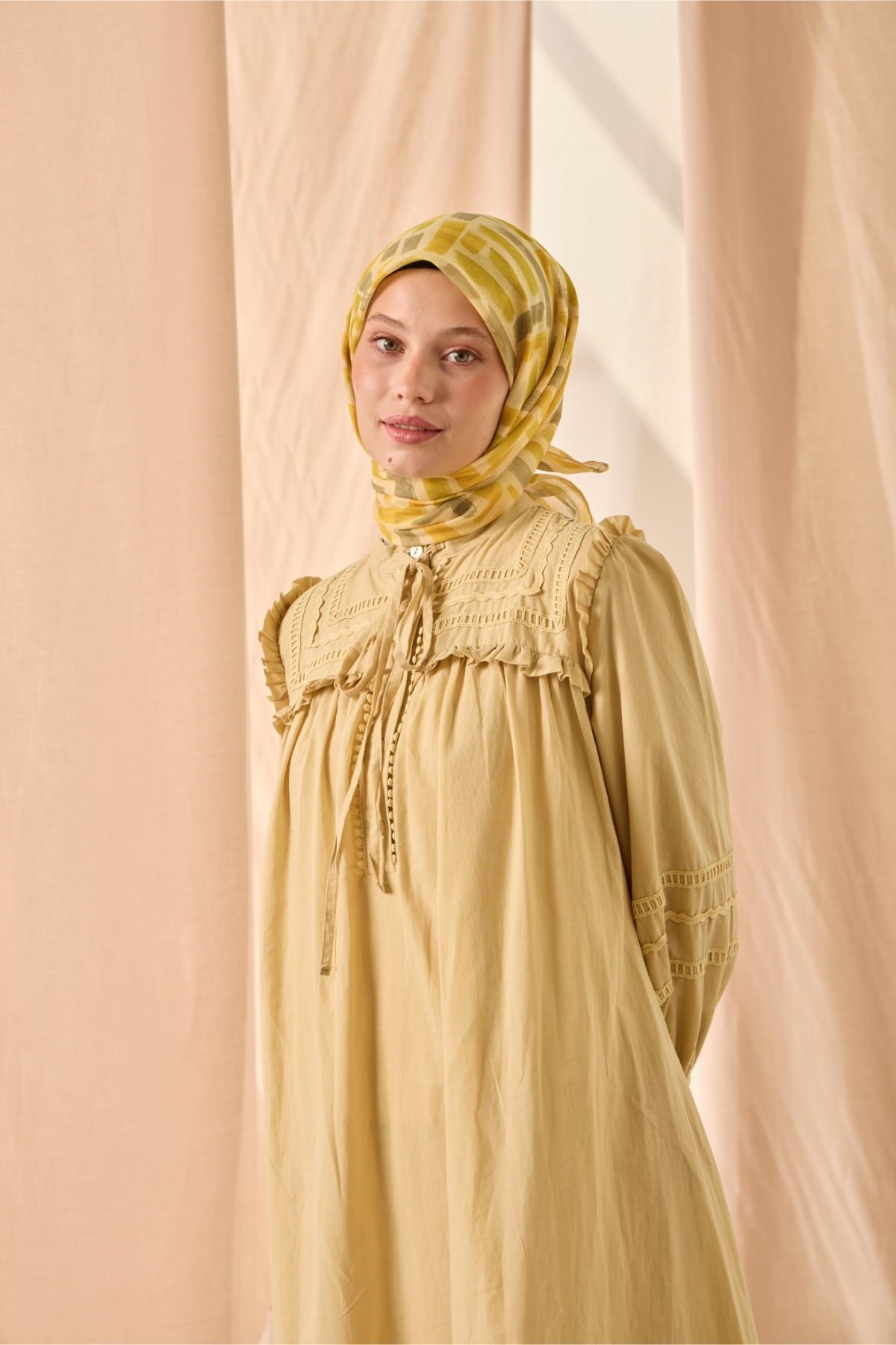 Pamuklu Eşarp Butter Yellow-Asit-Fıstık Yeşili-Koyu Yeşil Desenli Kaymaz Tok Duruşlu 90x90
