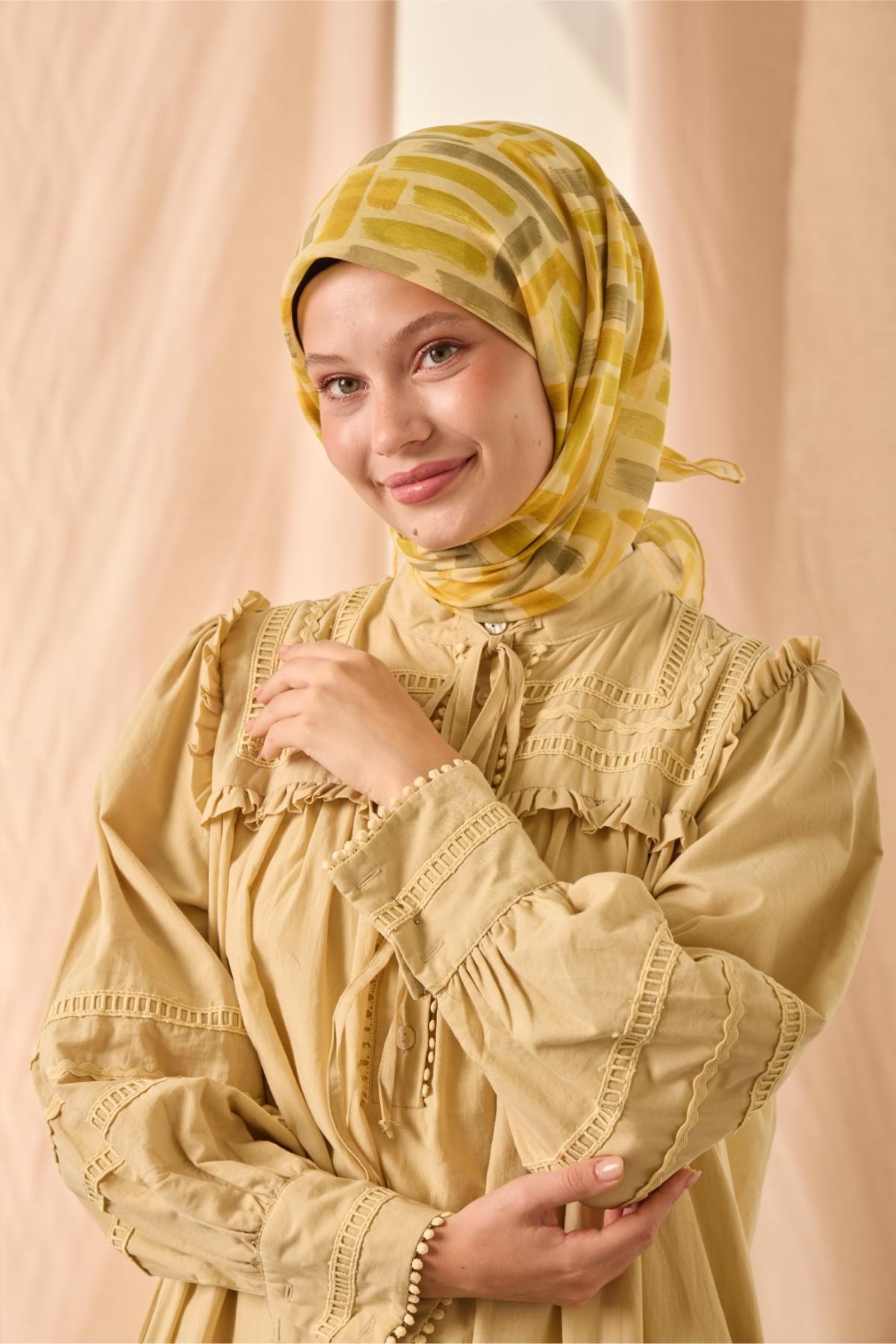 Pamuklu Eşarp Butter Yellow-Asit-Fıstık Yeşili-Koyu Yeşil Desenli Kaymaz Tok Duruşlu 90x90