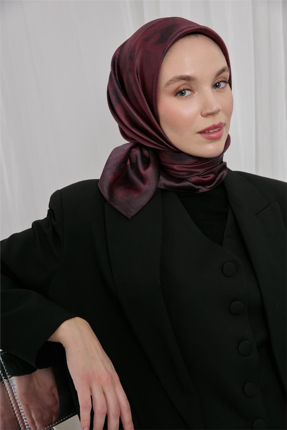 Polyester Karışımlı Shiny Eşarp Bordo Etnik Desenli Parlak Dokulu 90x90