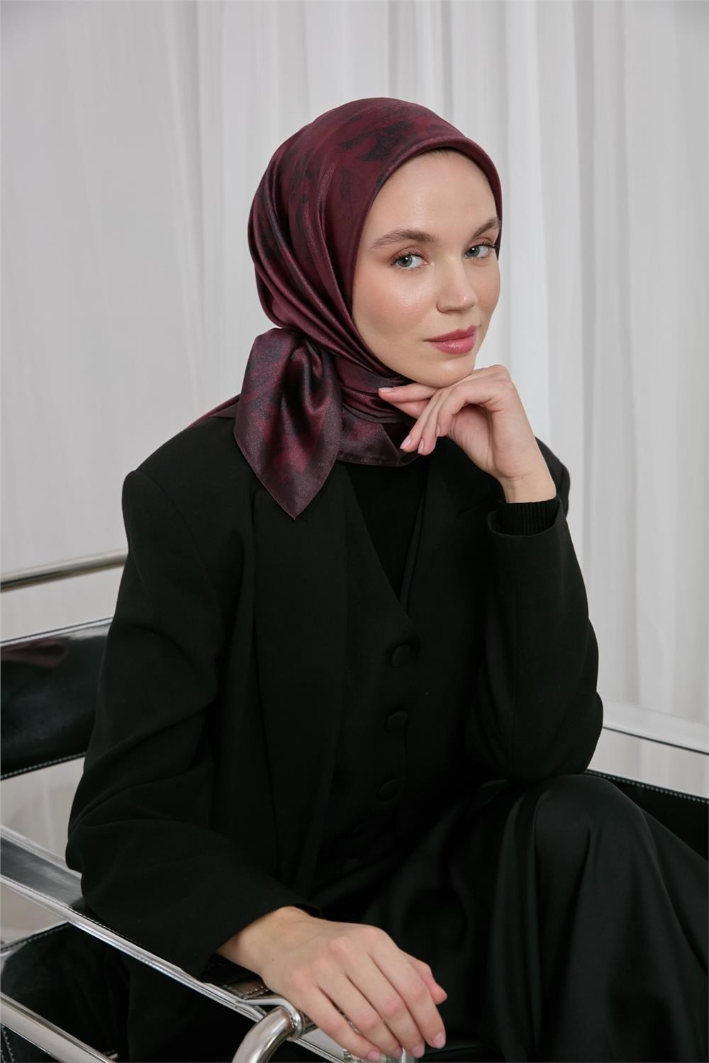 Polyester Karışımlı Shiny Eşarp Bordo Etnik Desenli Parlak Dokulu 90x90