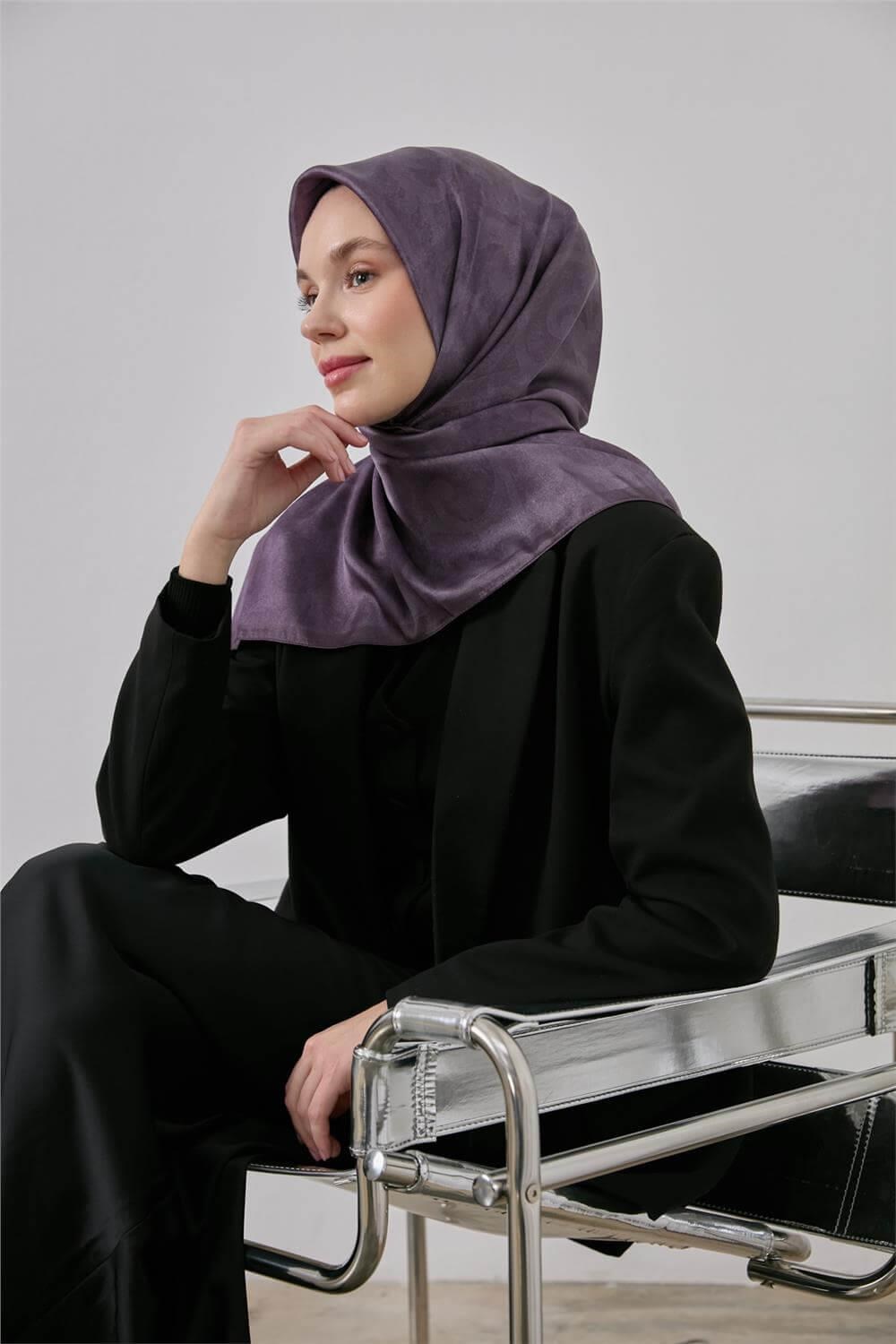 Polyester Karışımlı Shiny Eşarp Eflatun Etnik Desenli Parlak Dokulu 90x90